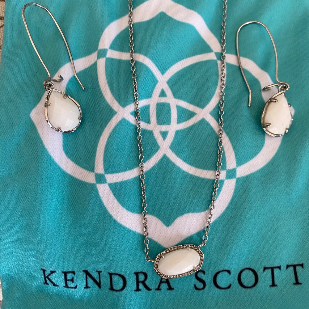 Kendra Scott Elisa Necklace and long earrings in silver with white stone